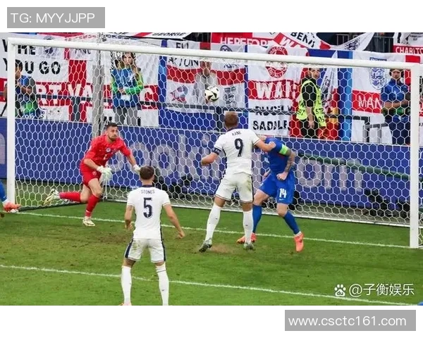 在绿茵场上拼搏的瞬间精彩足球赛的热血与感动